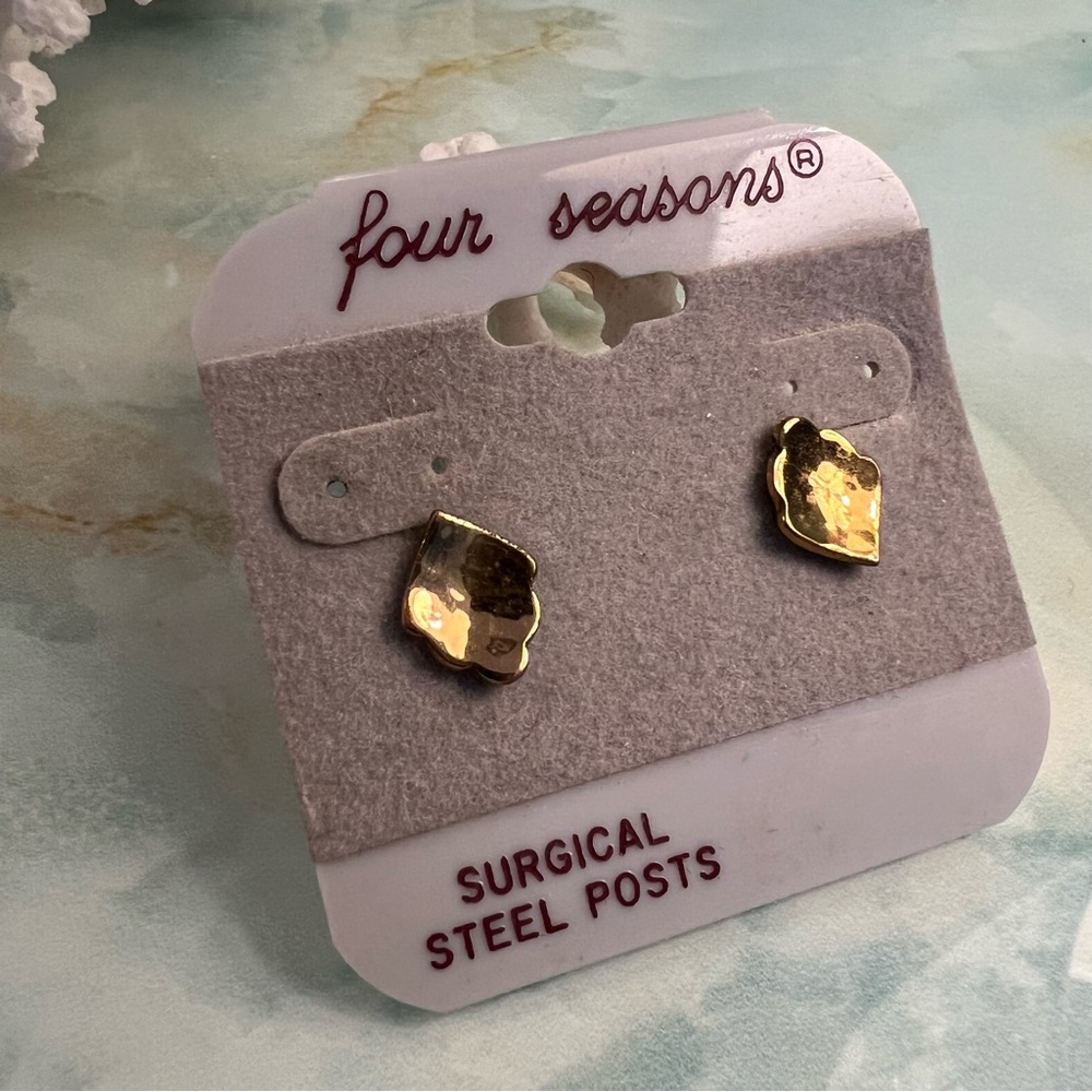 FOUR SEASONS Dainty Hammered Leaf Earrings